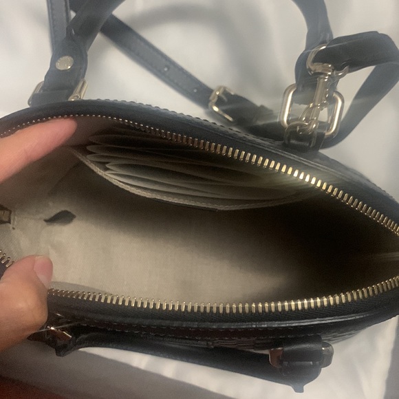 Gucci handbag. Only used once. - Picture 4 of 5
